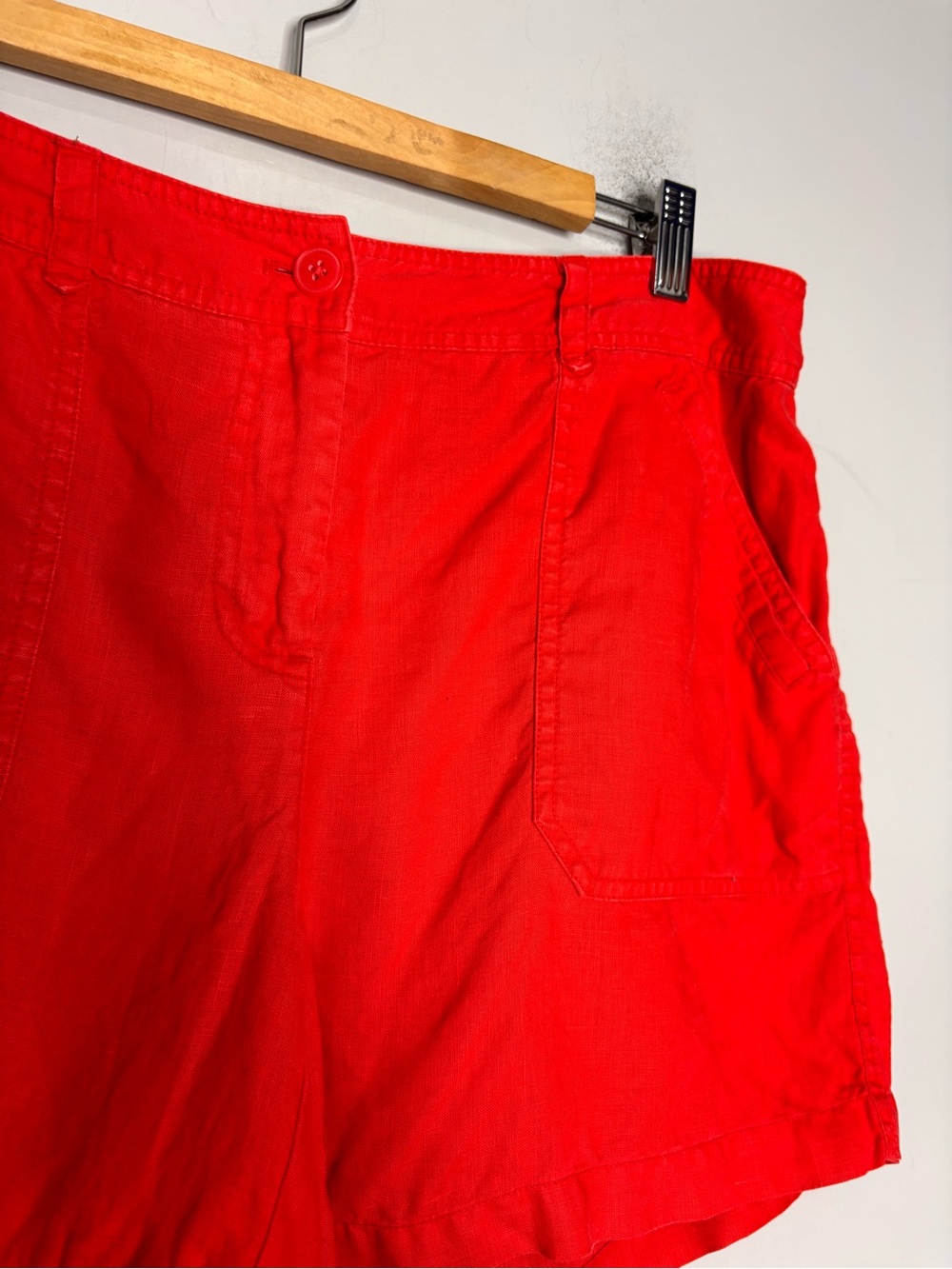 Tommy Bahama Leigh Fit Linen Vibrant Red Shorts, Size 10 - Picture 3 of 10